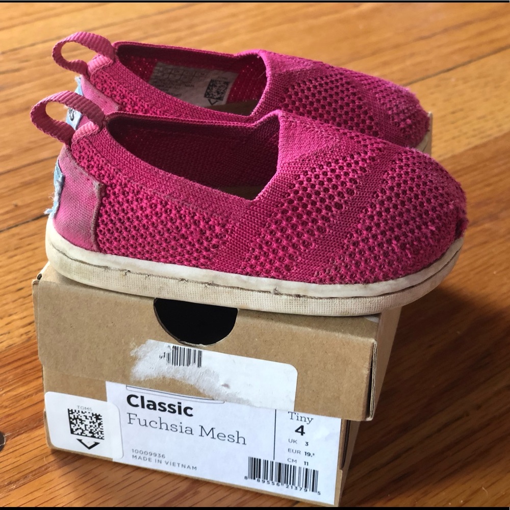 Tiny TOMS pink size 4